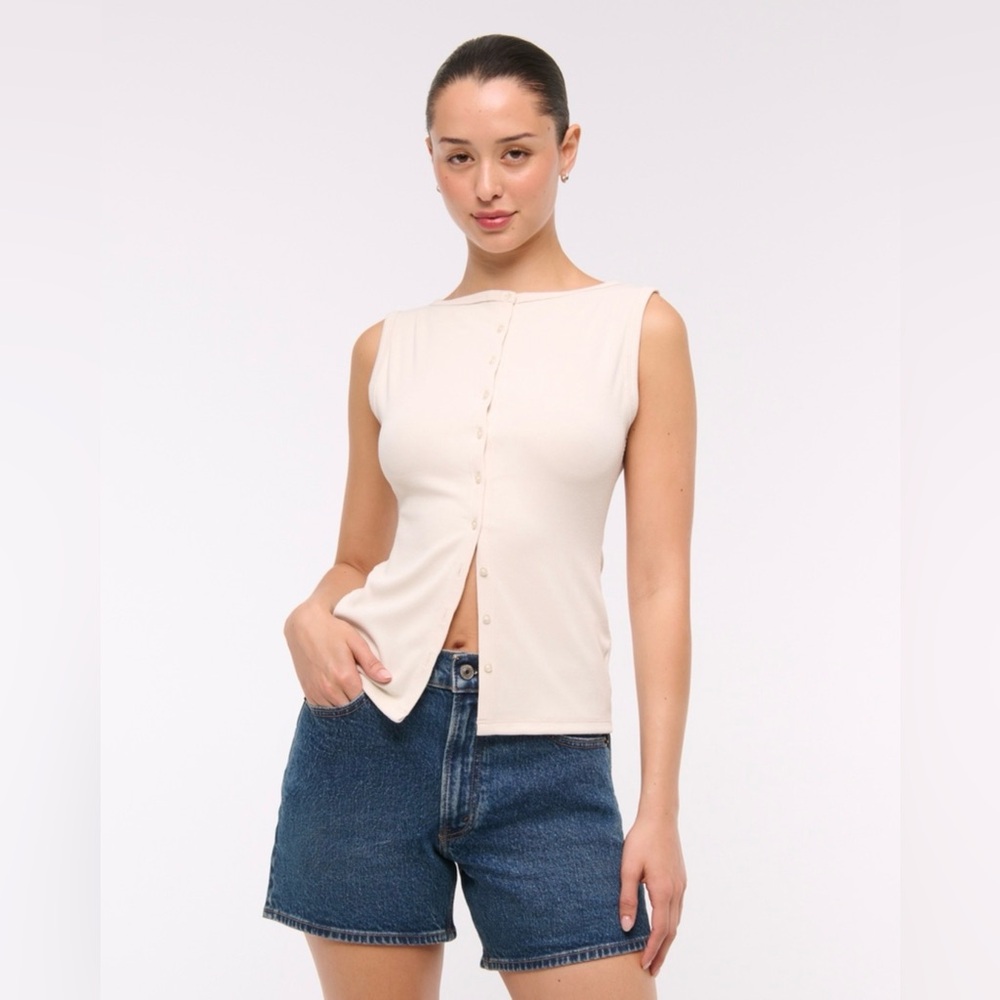 NWT 🏷️ Abercrombie Button Up Knit Tank
